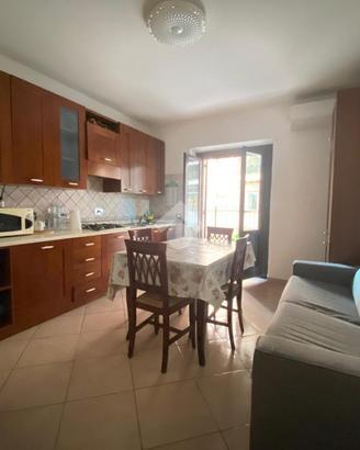 2 LOCALI A SANTA MARINELLA