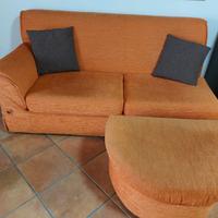 divano con pouf 