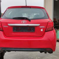 Portellone paraurti stop Toyota Yaris 2015