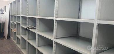 scaffali metallici semi nuovi