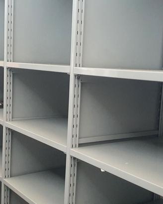 scaffali metallici semi nuovi