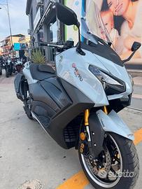 Yamaha TMax 560 Tech Max Ceramic Grey 2025