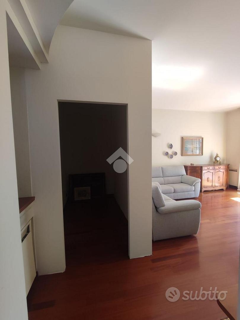 4 LOCALI A RHO - View 2