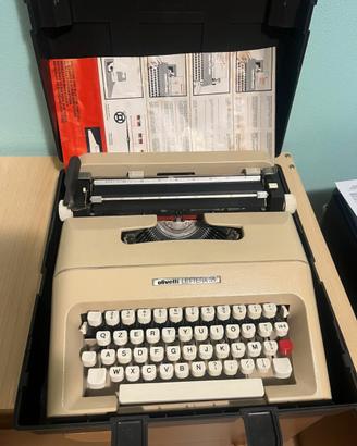 Macchina da scrivere olivetti modello Lettera 35