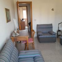 Comoda poltrona azzurra a righe