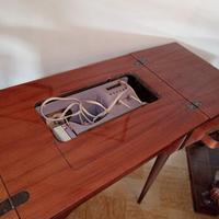 Macchina da cucire vintage Necchi anni 70