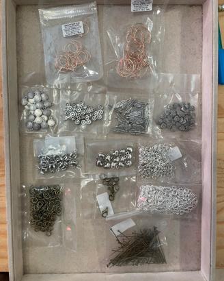 Lotto minuteria varia per bigiotteria fai-da-te