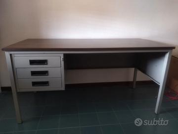 scrivania ufficio