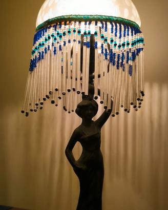 Lampada artistica ed elegante in stile Liberty