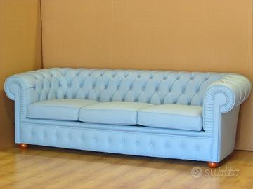 Divano Chesterfield 3 posti celeste su misura