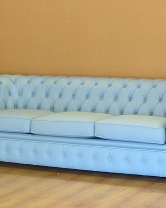 Divano Chesterfield 3 posti celeste su misura