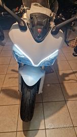 Ducati Supersport S bianca