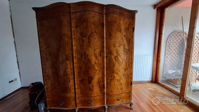 Armadio vintage in radica legno massello