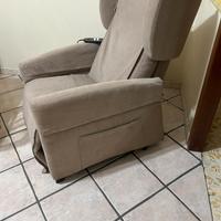 Poltrona regolabile con comando
