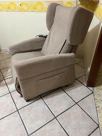 Poltrona regolabile con comando