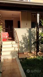 Villetta a schiera con doppio giardino