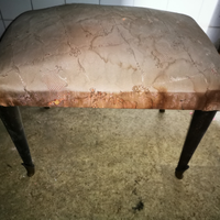 Antica Panchetta sgabello con piedi in ottone