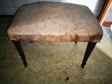 Antica Panchetta sgabello con piedi in ottone