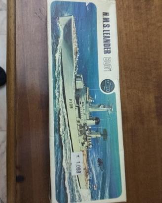 scatola modellino incrociatore