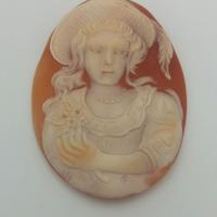 Cammeo d'epoca in corniola su fondo rosso
