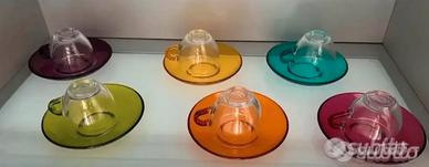 Tazzine da caffè colorate trasparenti