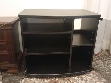 Comodini in legno e porta tv