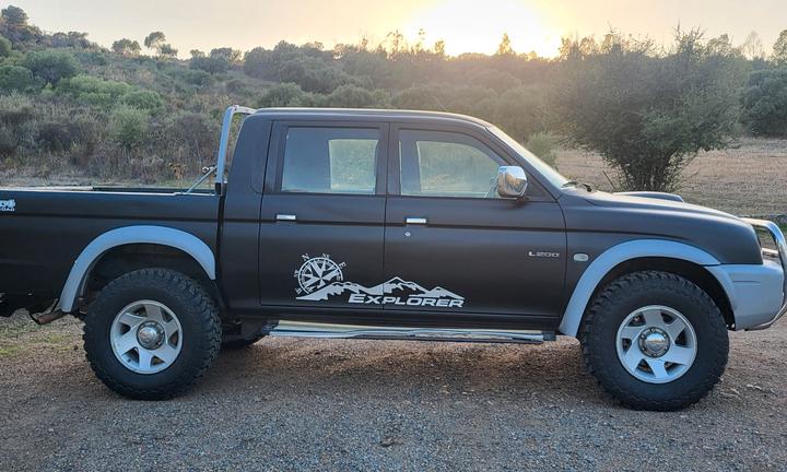 Mitsubishi L200 pickup 