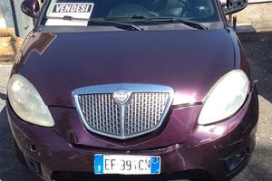 lancia y