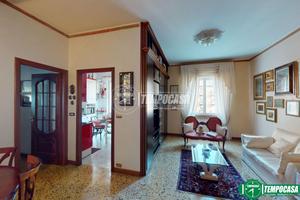 APPARTAMENTO TRE VANI CON BALCONE