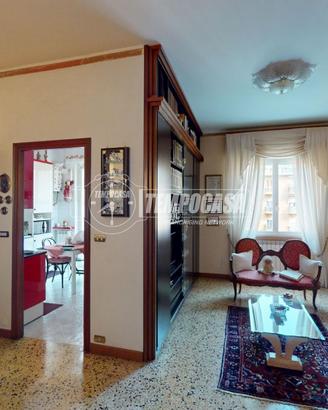 APPARTAMENTO TRE VANI CON BALCONE