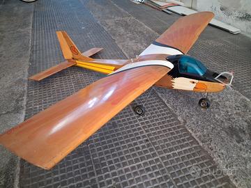 aeromodello Safary