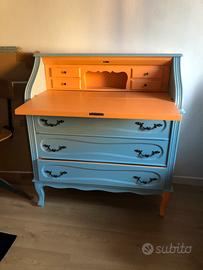 Scrivania a ribalta modernizzata