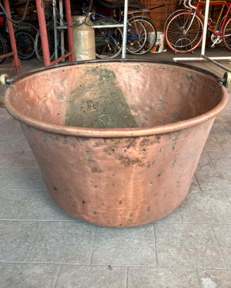 grande calderone (o paiolo) antico