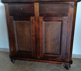 mobili credenza bassa, alta e tavolo con sedie