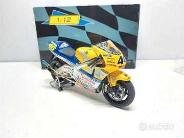 Honda NSR 500 2001 #46 V. Rossi 1/12 - Tanomodels