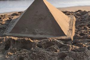 Box auto e moto vicino la Piramide