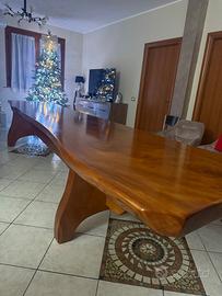 Tavolo in legno massello