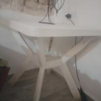 tavolino e sedie da giardino