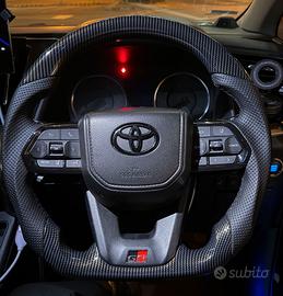 Volante Toyota GR in Fibra di Carbonio