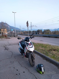 Aprilia sr motard