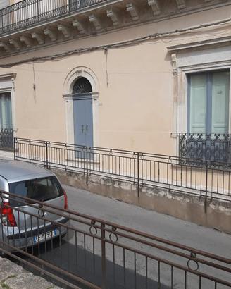Centraissimo piano terra commerciale
