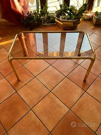 Tavolo basso con piano in vetro