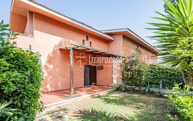 Villa tripla esposizione a due passi dal mare