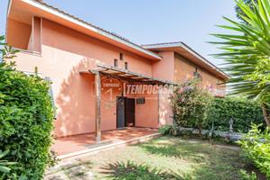Villa tripla esposizione a due passi dal mare