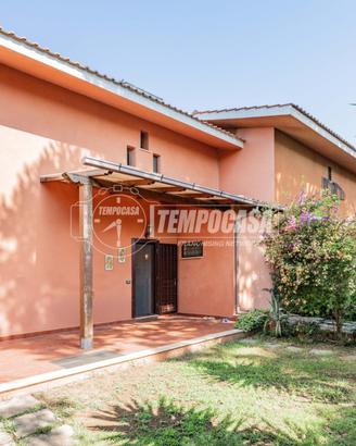 Villa tripla esposizione a due passi dal mare