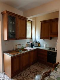  cucina, due camere  da letto, divani