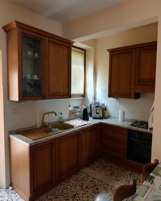  cucina, due camere  da letto, divani