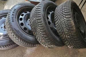 4 gomme invernali 195/65 R15 DOT 2024 + cerchi