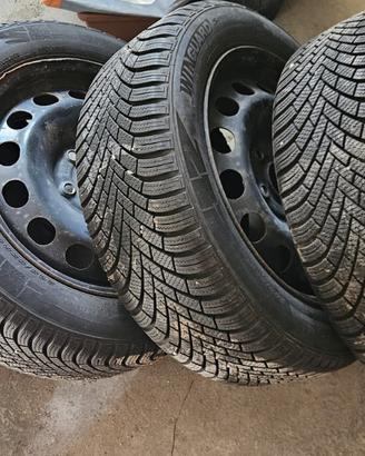 4 gomme invernali 195/65 R15 DOT 2024 + cerchi