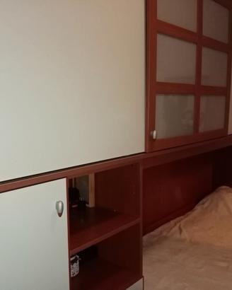 Armadio da letto che comprende letto singolo